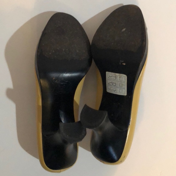 Balenciaga Paris Butterscotch/Black Open Toe Pumps - Picture 5 of 8